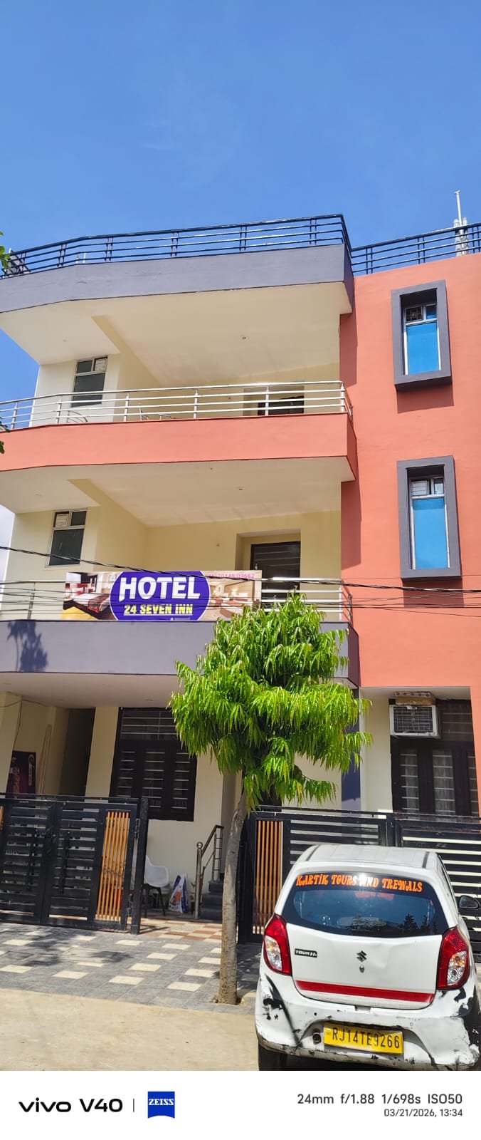 Hotel 24 Seven Inn