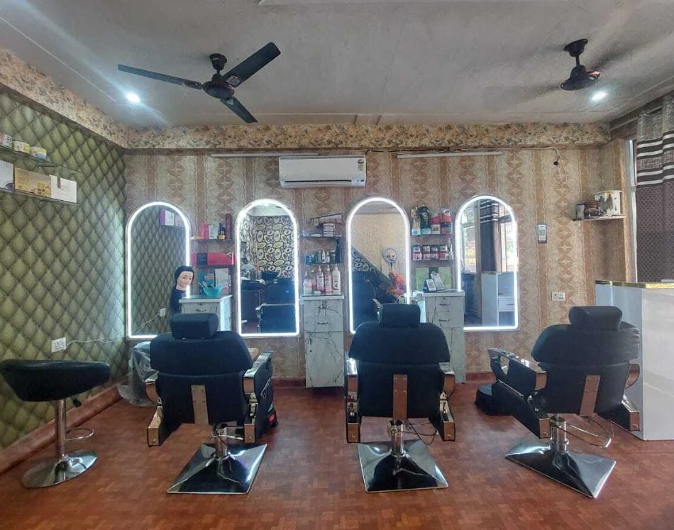 PC Beauty Parlour & Makeup Artist