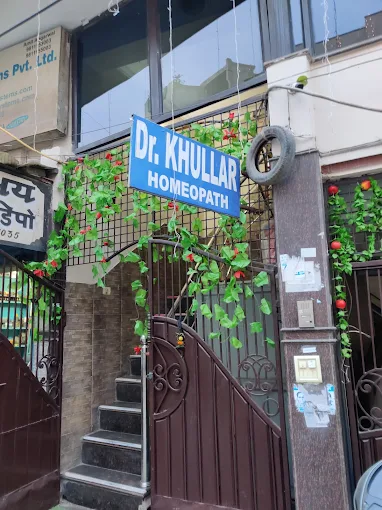 Dr R L Khullar