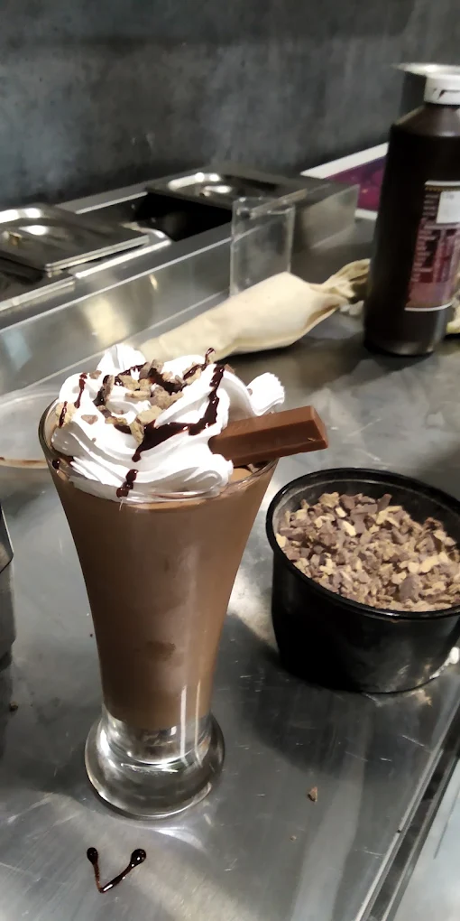 Naveen Juice and Ice Cream Parlour