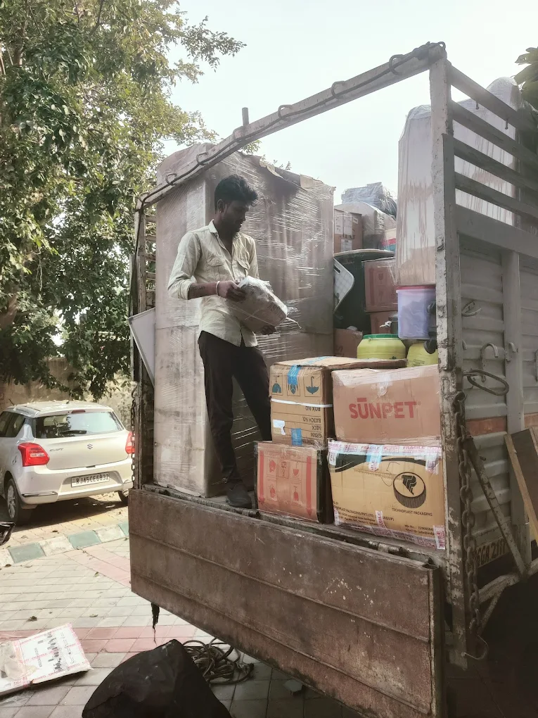 Fast Cargo Movers
