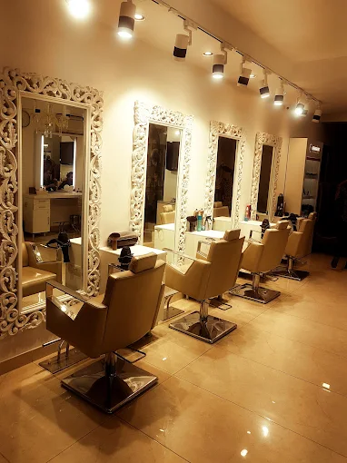 Meenakshi Dutt Makeovers