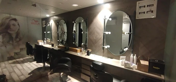 Looks Salon