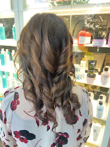 Looks Salon