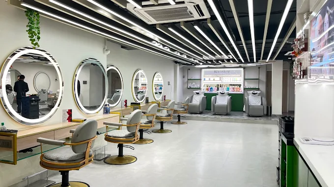 Headlocks Luxury Salon