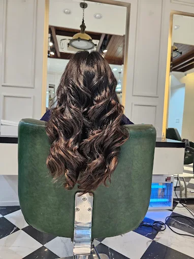 NOI TRE Salon