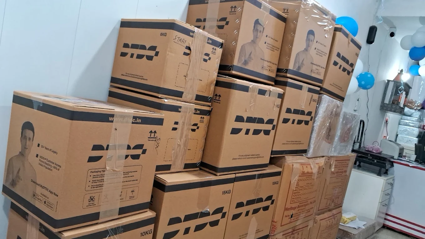 Domestic & International Couriers