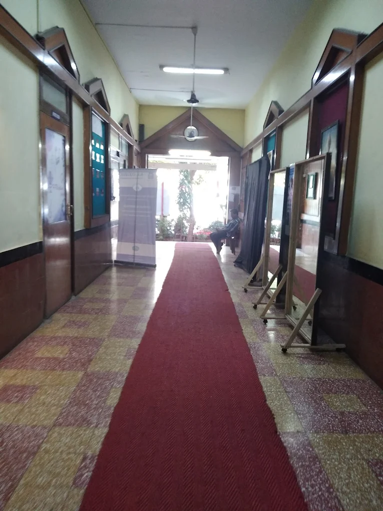 H.R. College of Commerce and Economics