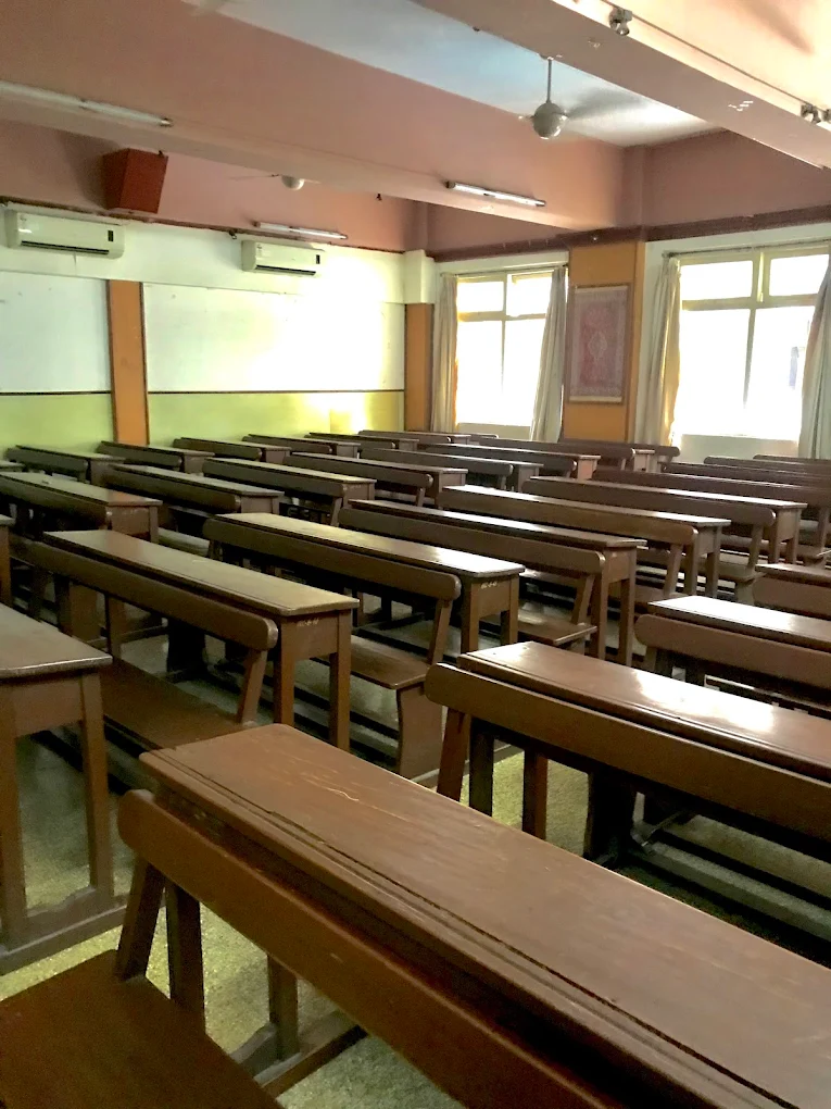 H.R. College of Commerce and Economics