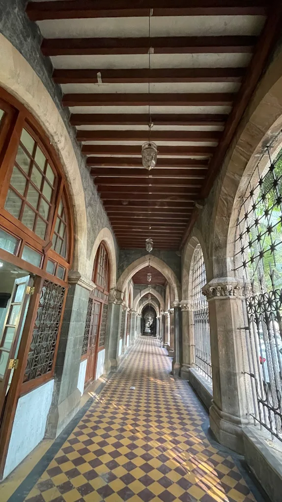 Elphinstone College