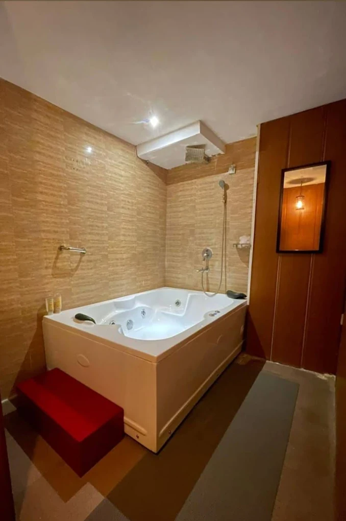 Body to Body Massage Spa