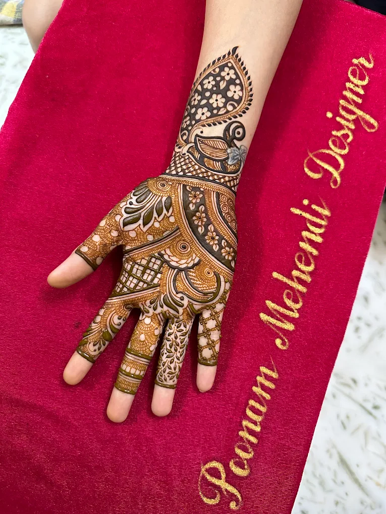 Poonam Mehendi Designer