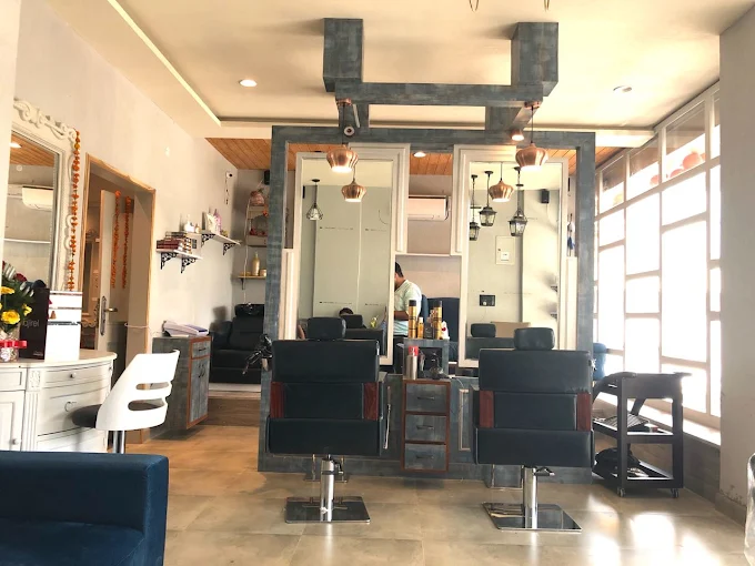 Exquisite Uni Salon