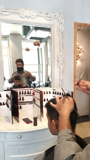 Exquisite Uni Salon