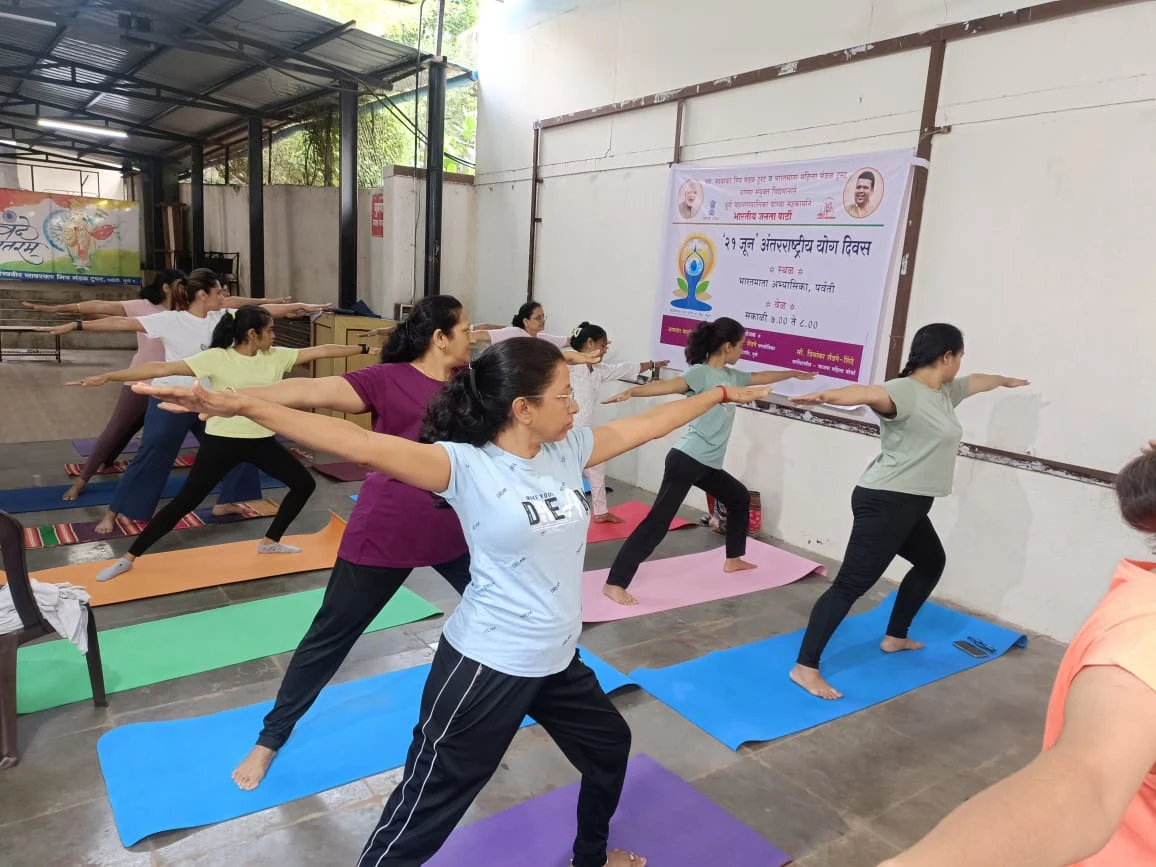Mona's Fit & Fine Yoga Class