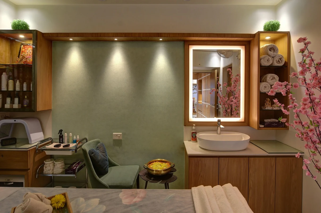 B Tanish Salon