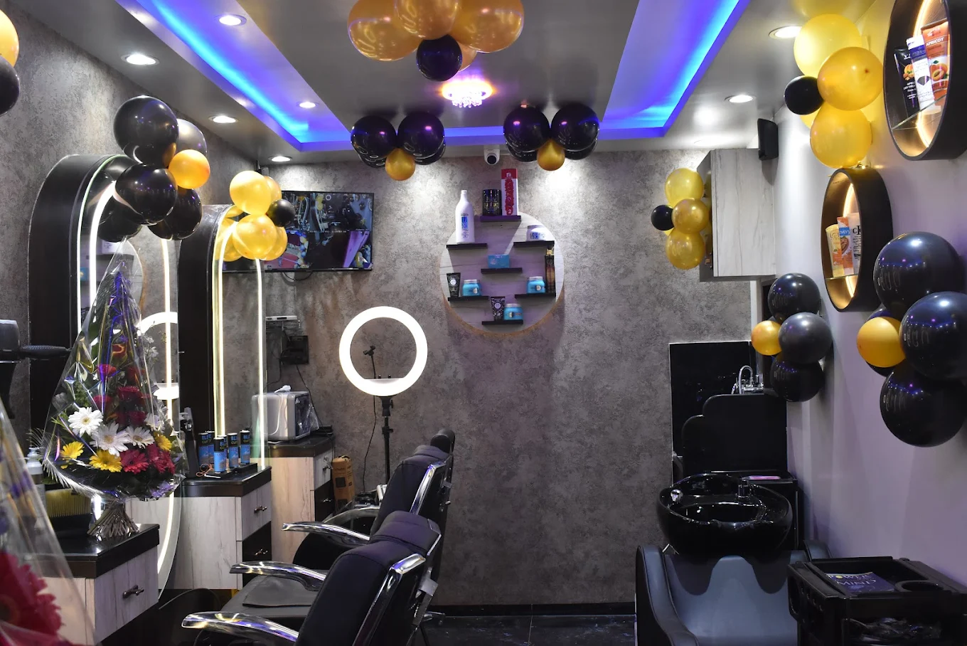 Famous Uni Salon