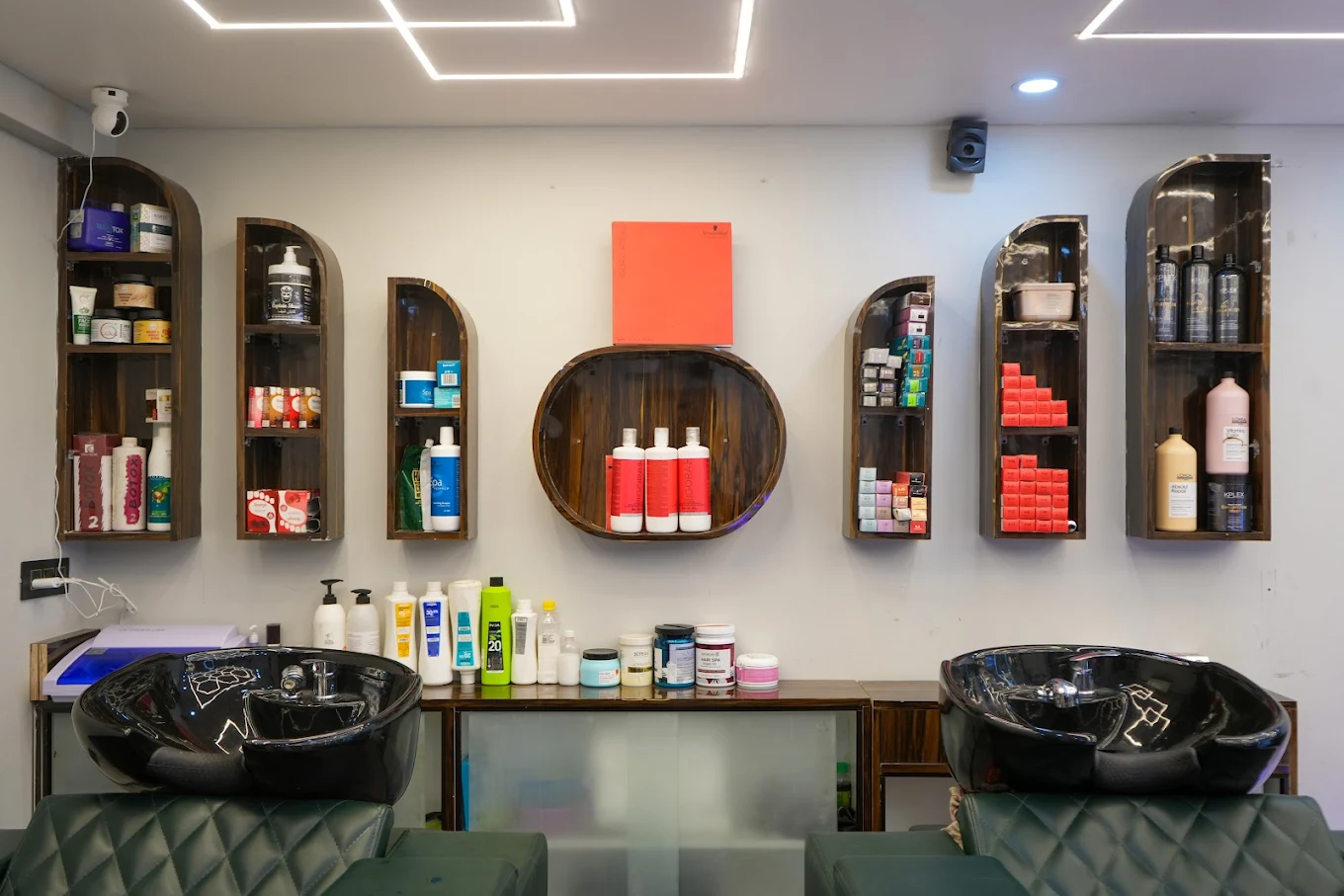 M Habib Uni Salon
