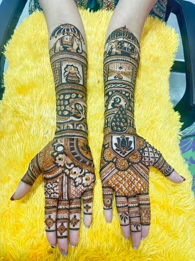 Dev Mehndi Artist