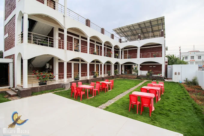 Red Palace Holiday Resort