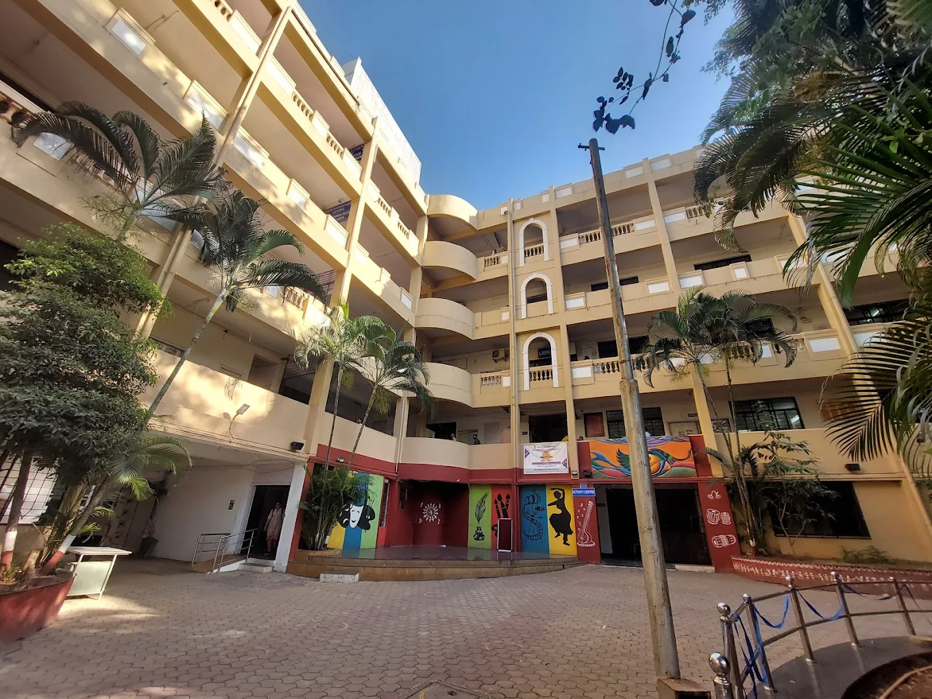 P.e.s. Modern College