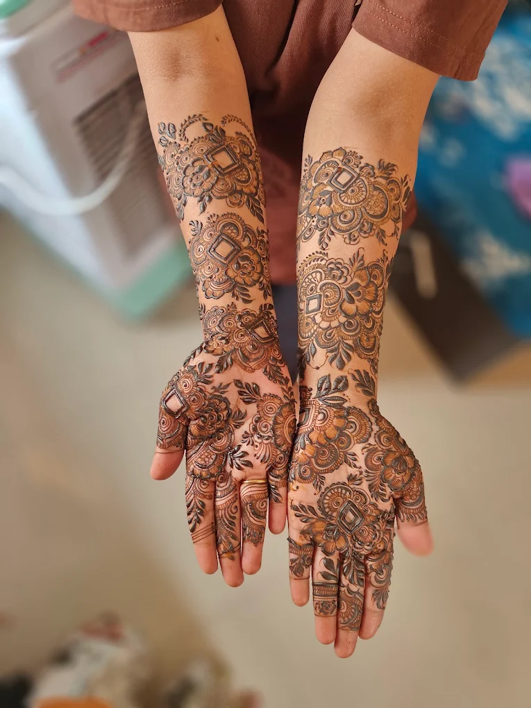 Uzma Professional Mehendi Art