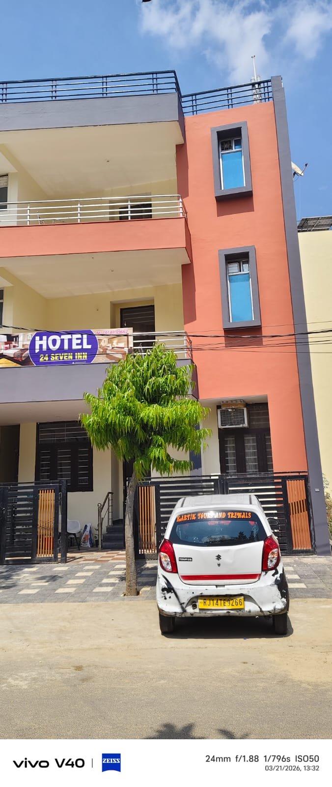 Hotel 24 Seven Inn