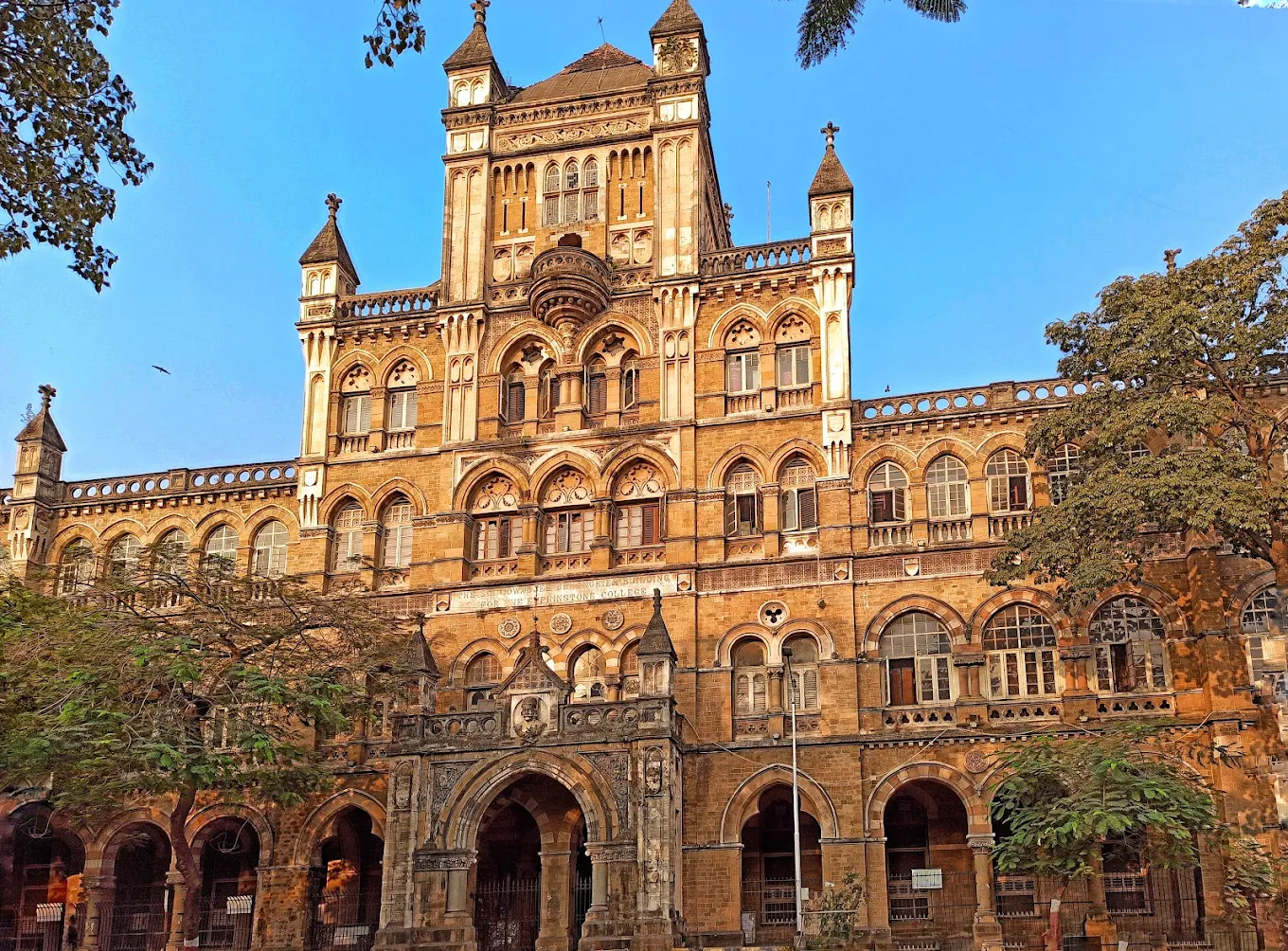 Elphinstone College
