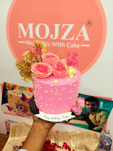 MOJZA Moments With Cakes