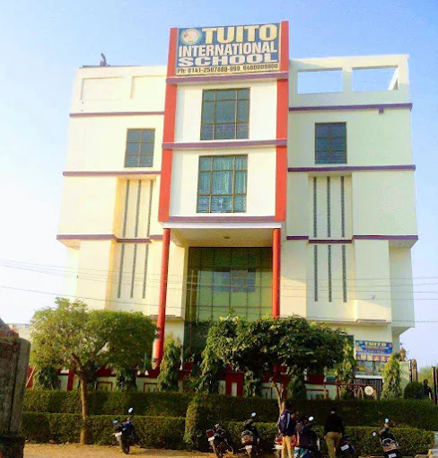 Tuito International School